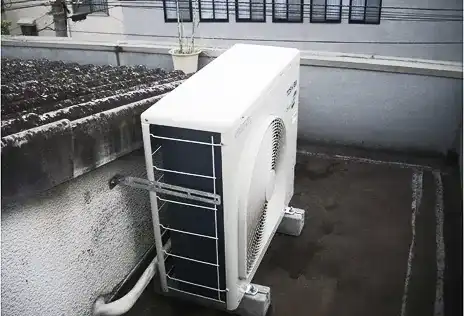 地面に固定した室外機の転倒防止施工