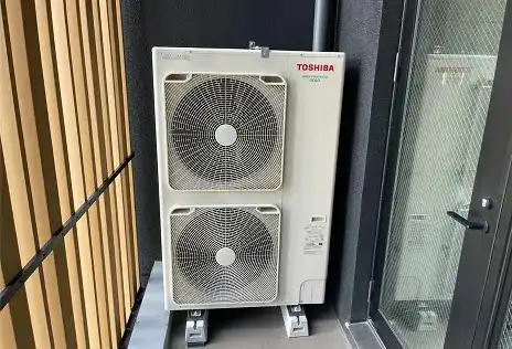 耐久性の高いコンクリート基礎で設置した室外機