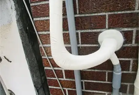 室外機配管の防水・雨仕舞施工