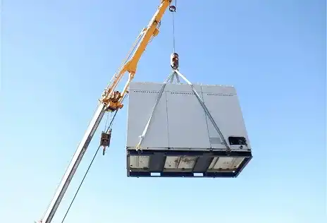 リフトを使用した重量機器の設置工事