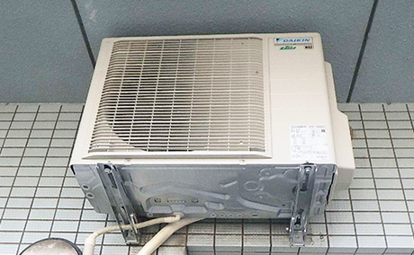 介護施設事務所:壁掛形の室外機
