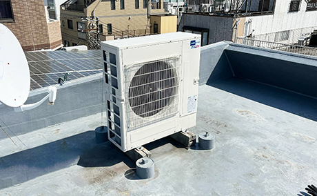 ダンススタジオ:天井カセット形4方向吹出の室外機