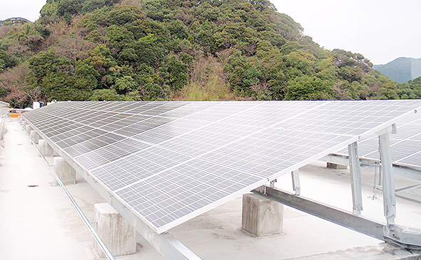 向陽小学校 屋上 太陽光発電システム設置工事